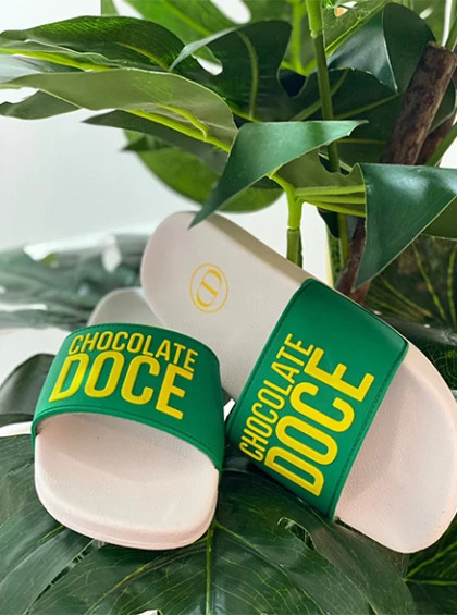 CHINELO CHOCOLATE DOCE COPA OFF WHITE AMARELO
